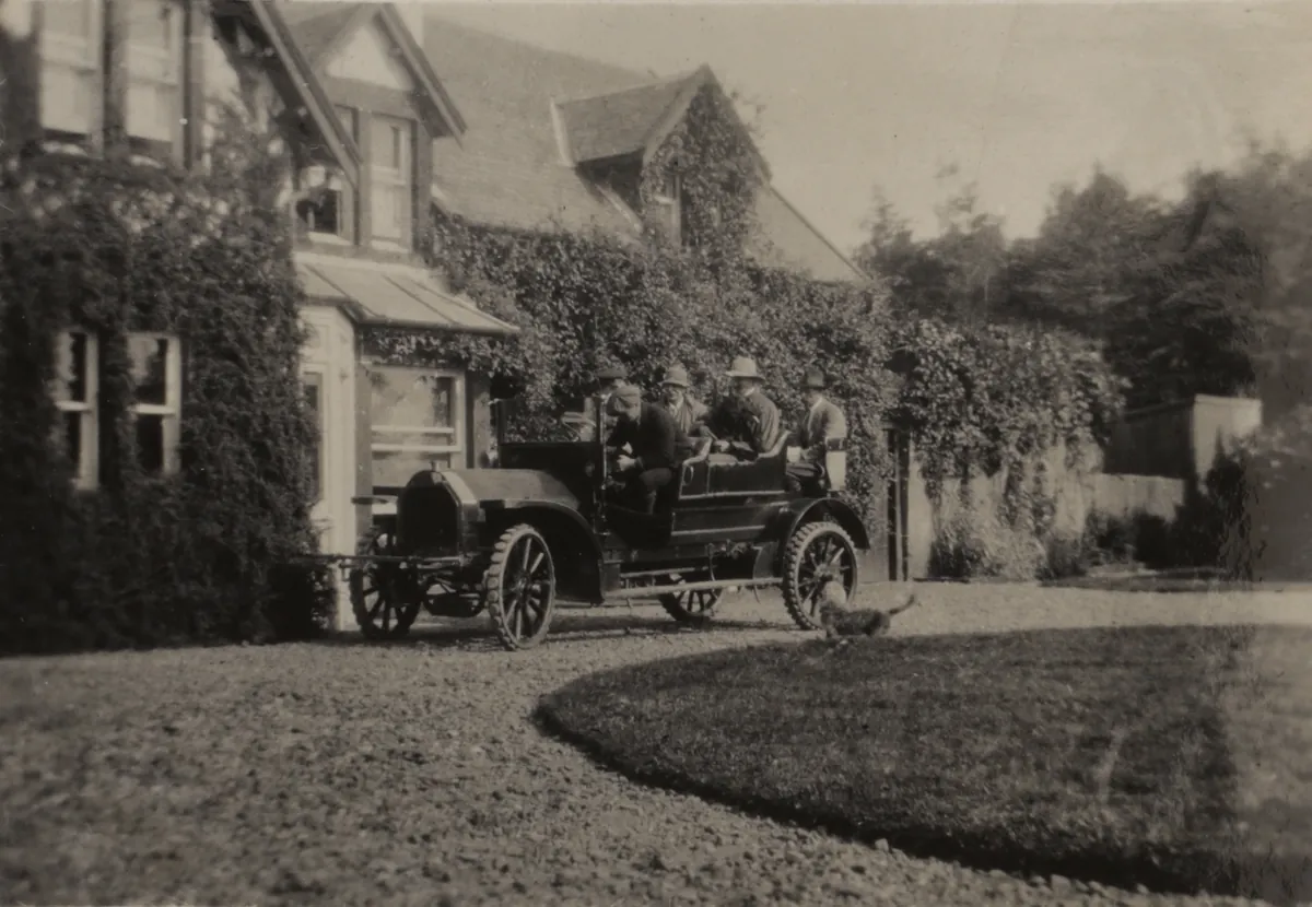 1910 - Cedric and His Friends in the Car